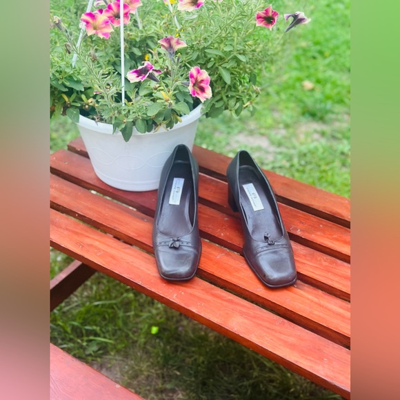 Etienne Aigner Kidman Pumps Genuine Black Leather NWOT US 10M - Picture 2 of 16